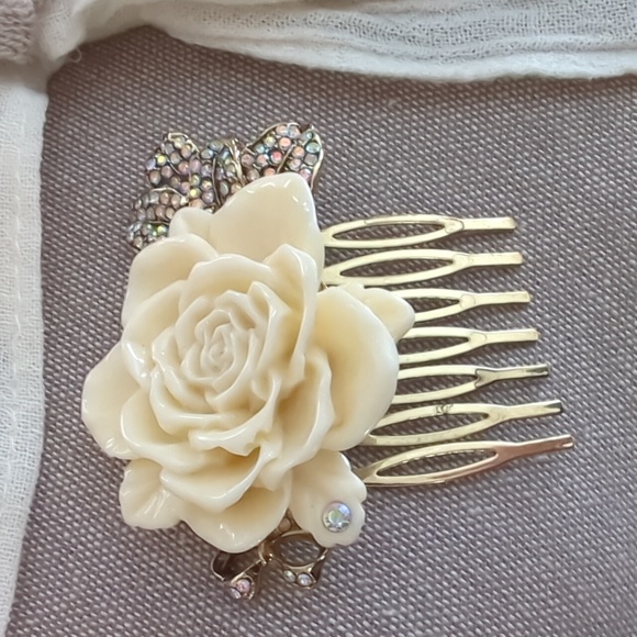 RHINESTONE & ROSE HAIR COMB - Picture 3 of 9